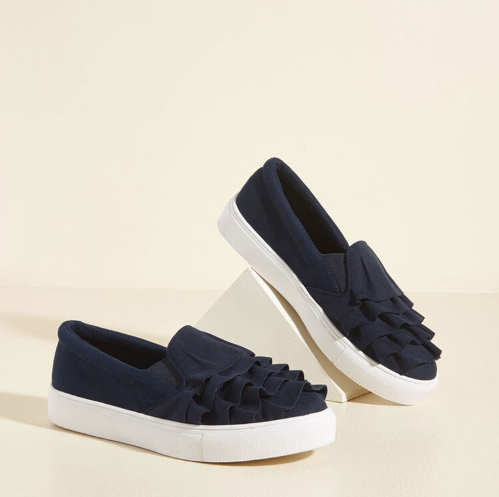 NWT MIA ModCloth Navy Blue Ruffled Suede Shoes 11